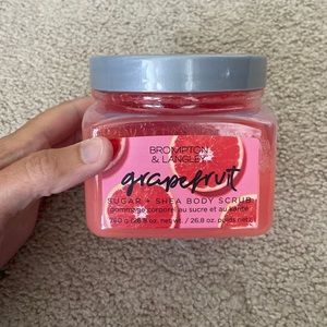 Sugar and shea body scrub
